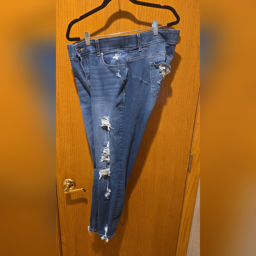 Torrid 18R Blue Medium Wash Bombshell Skinny Jeans Worn Once Excellent Condition - Picture 3 of 7